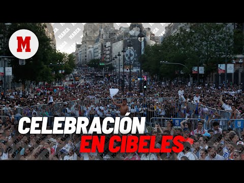 La afición del Real Madrid celebra el título de Laliga en CIBELES, en directo